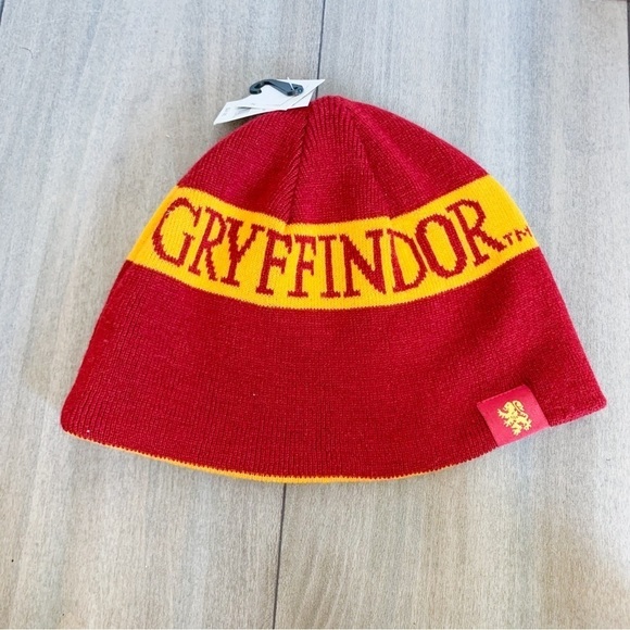 NWT Universal Studios Harry Potter reversible Gryffindor beanie - Picture 1 of 5